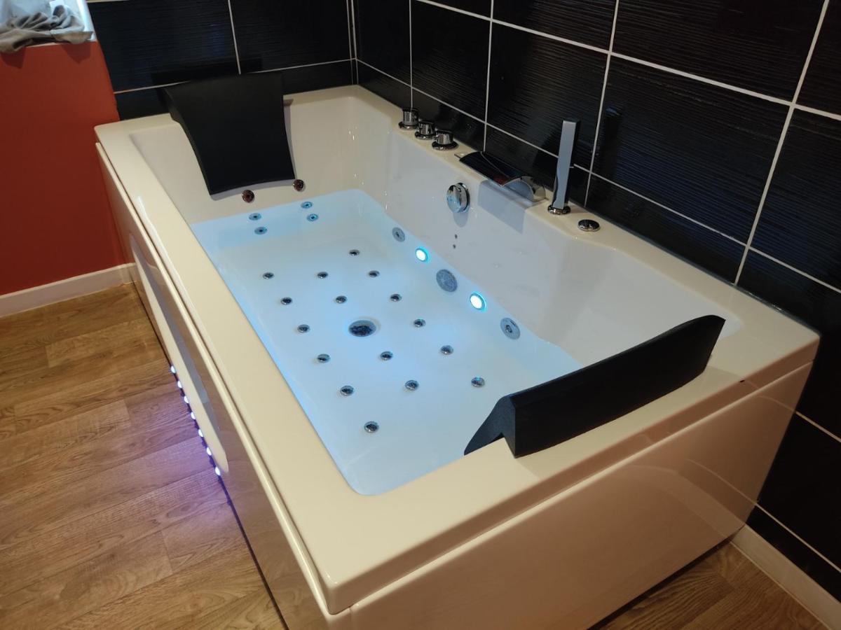 Ng Suitehome - Lille I Roubaix Centre I Coq Francais - Balneo - Netflix - Wifi Экстерьер фото